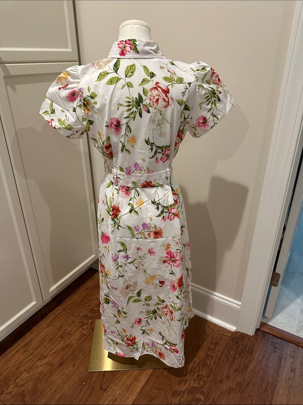 Blu Pepper White Floral Button-Front Midi Dress with Tie Waist - Picture 2 of 3